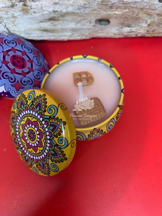 Boîte en métal, décorée, parfumée avec une surprise bijou