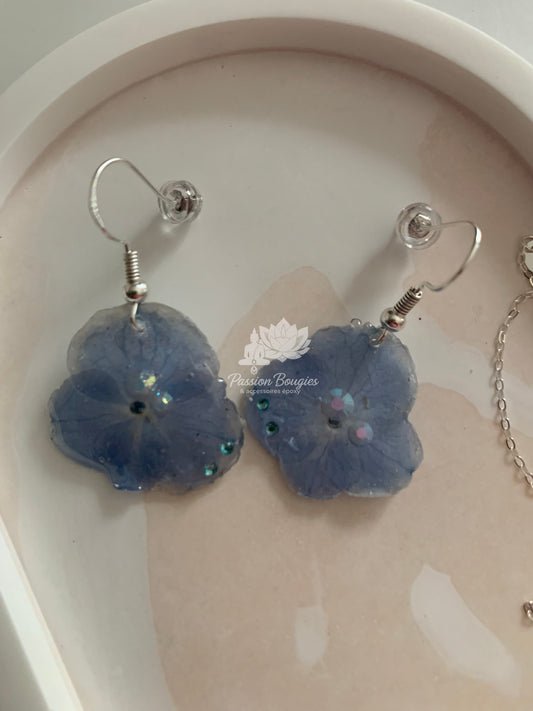 Boucles d’oreilles hortensia bleus